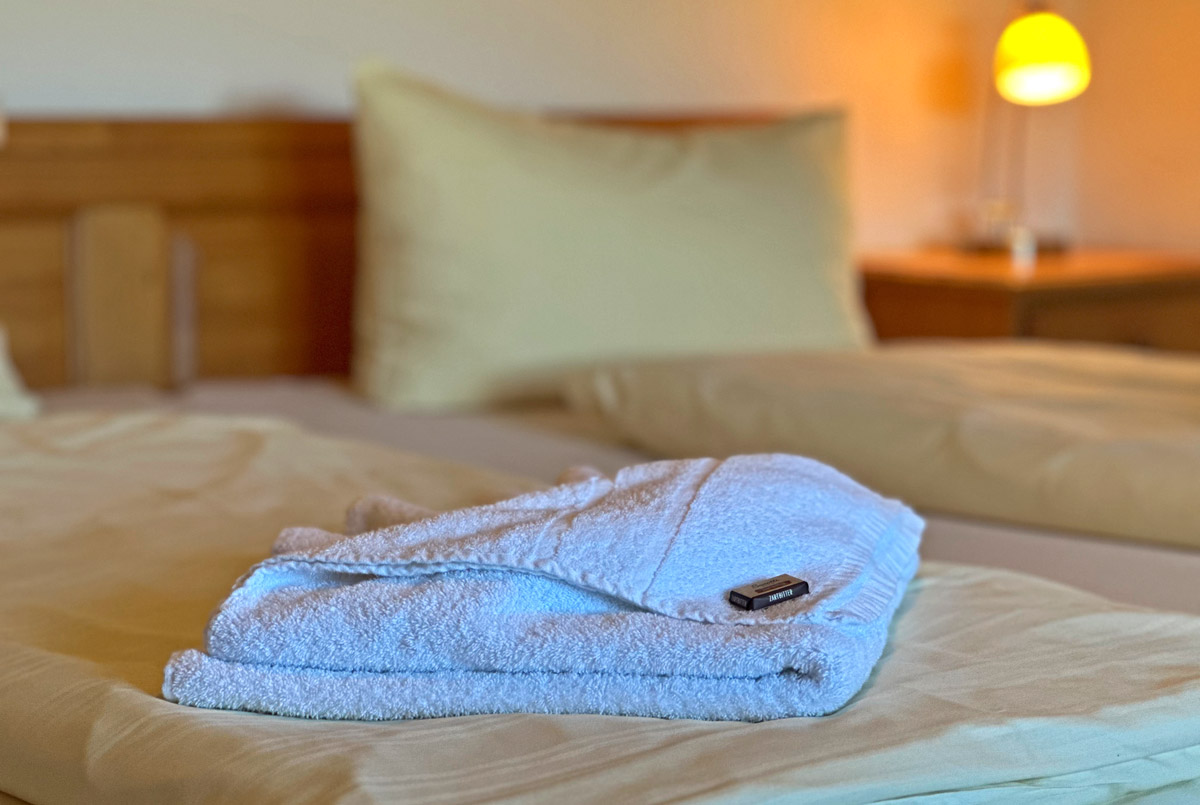 Liebevoll gemachtes Bett