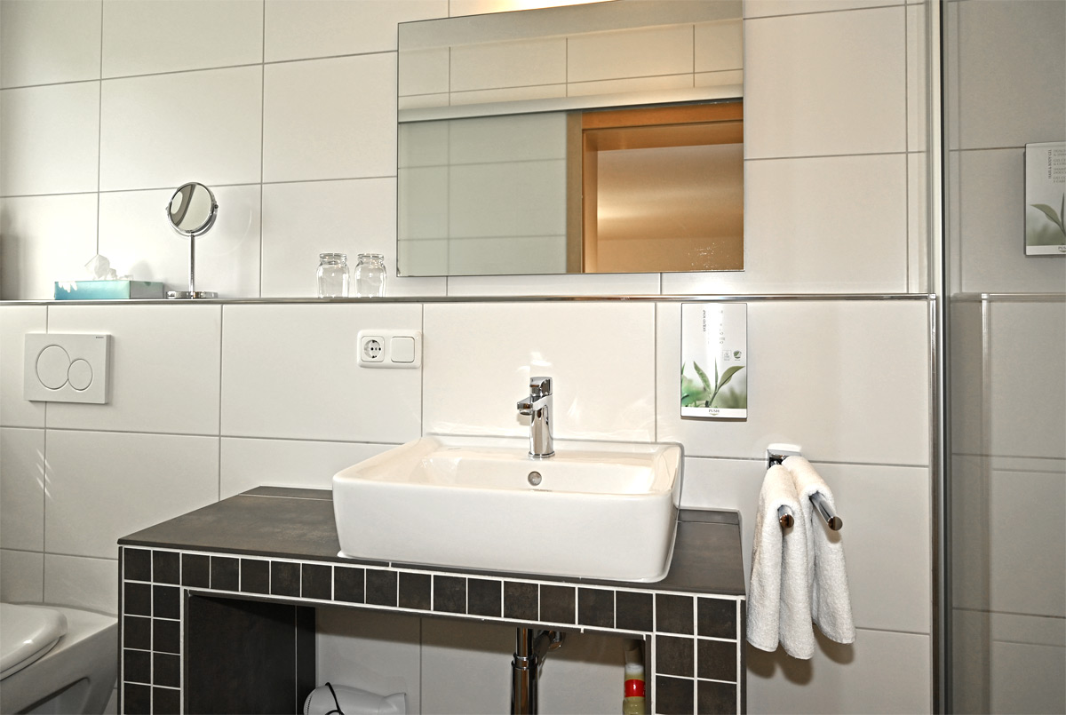 Badezimmer mit moderner Ausstattung