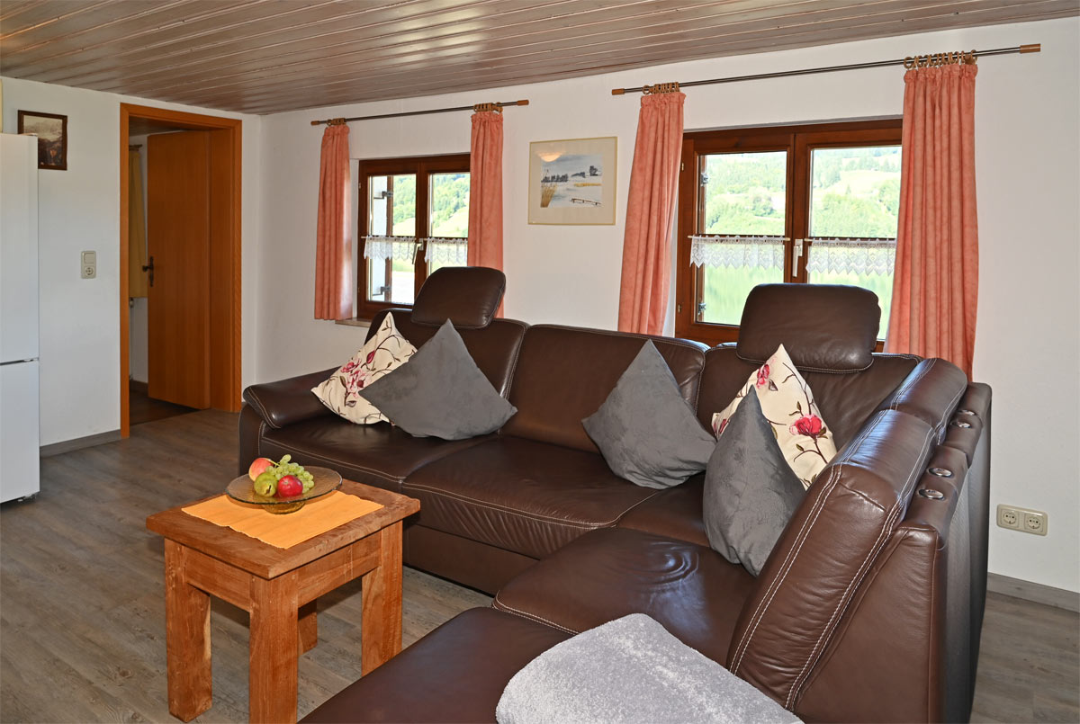 Großes Ecksofa mit Panoramablick